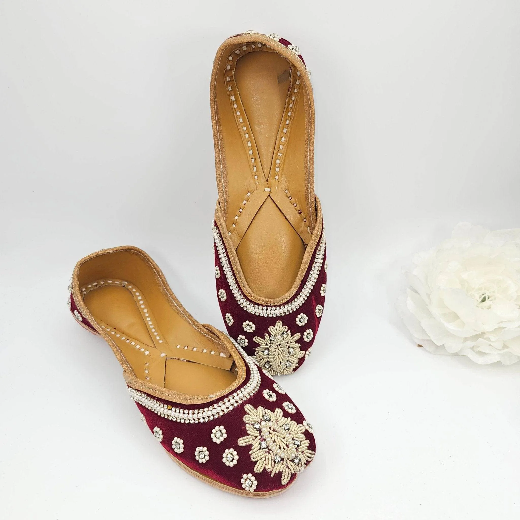 Dilawaiz Maroon Velvet Bridal Jutti