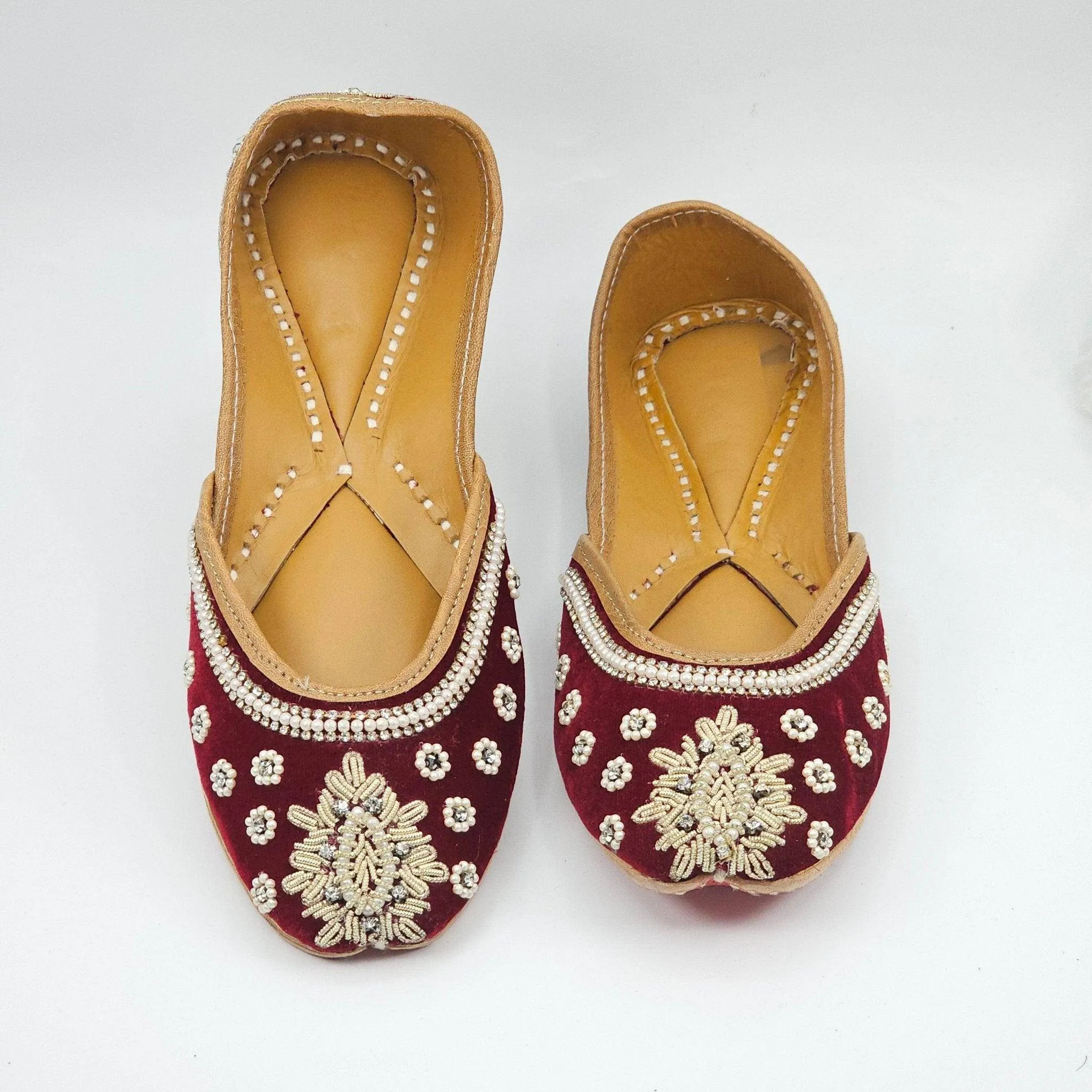 Dilawaiz Maroon Velvet Bridal Jutti