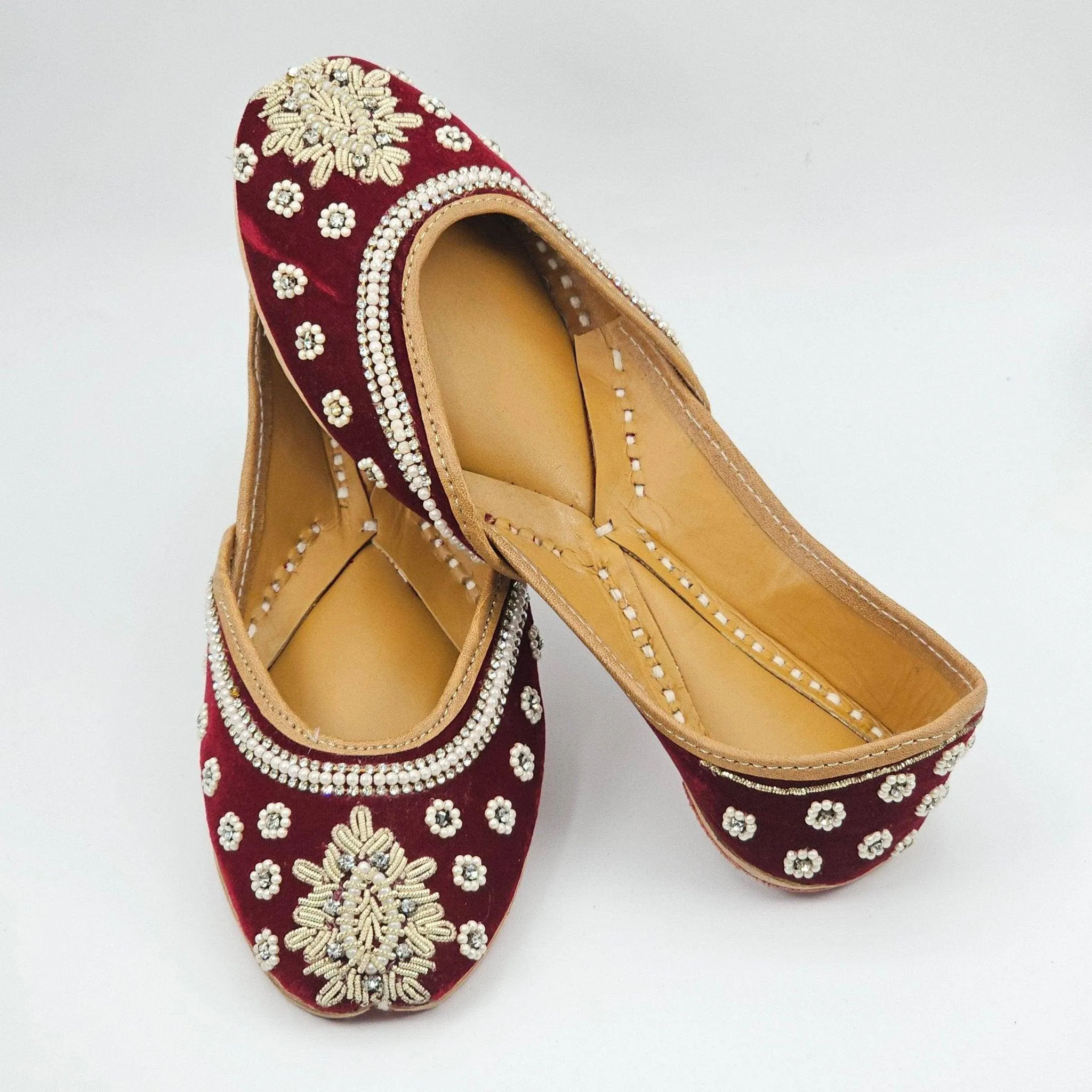 Dilawaiz Maroon Velvet Bridal Jutti