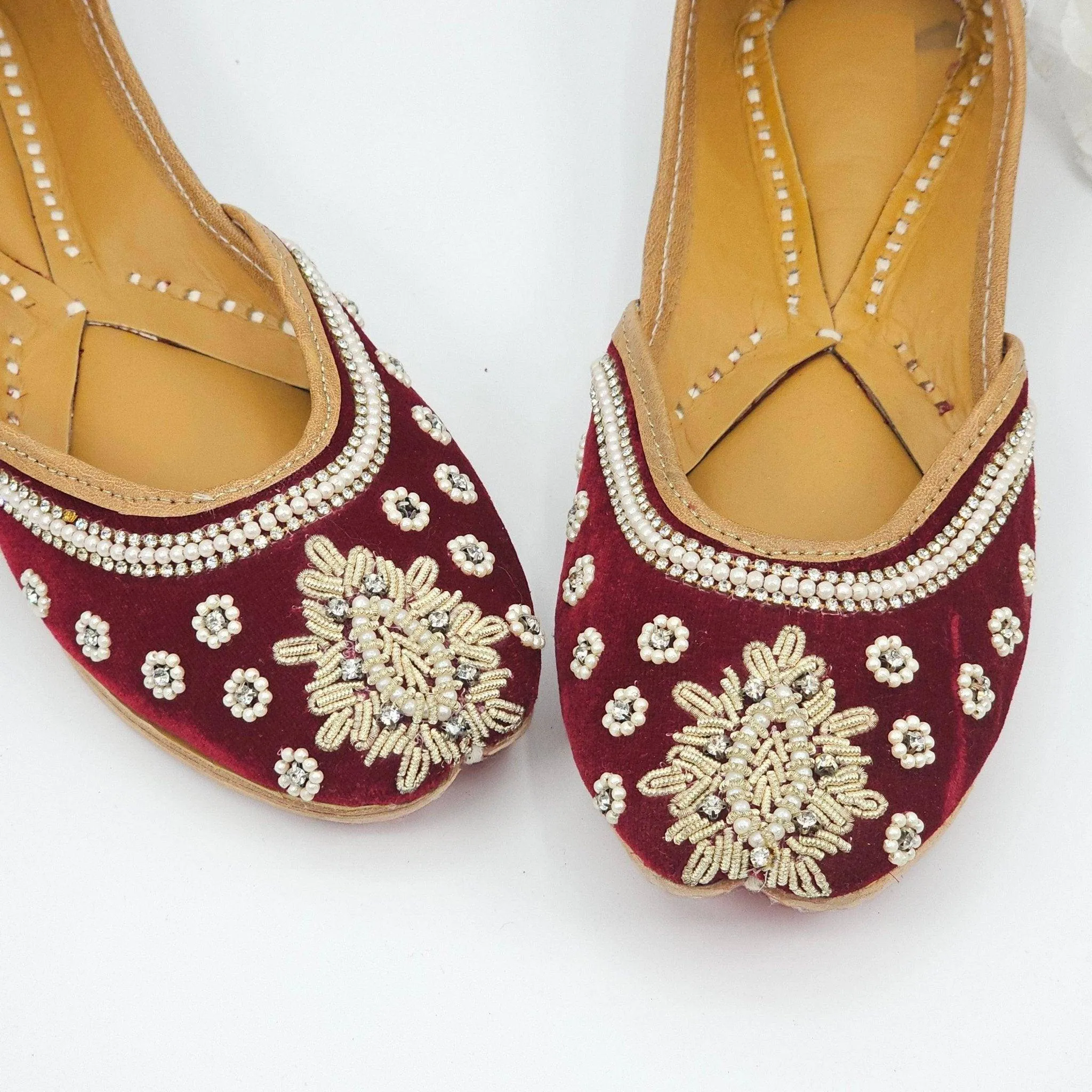 Dilawaiz Maroon Velvet Bridal Jutti