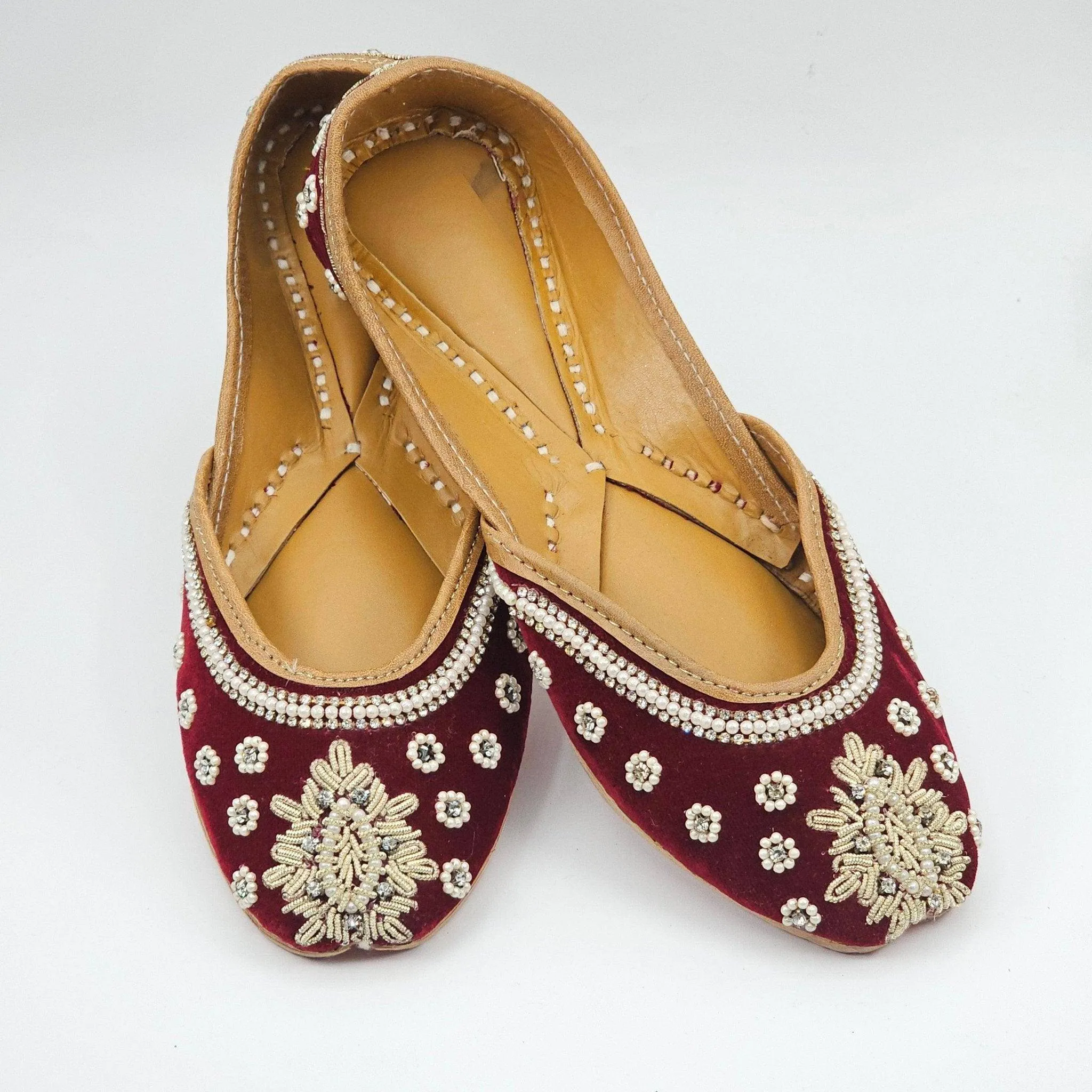 Dilawaiz Maroon Velvet Bridal Jutti