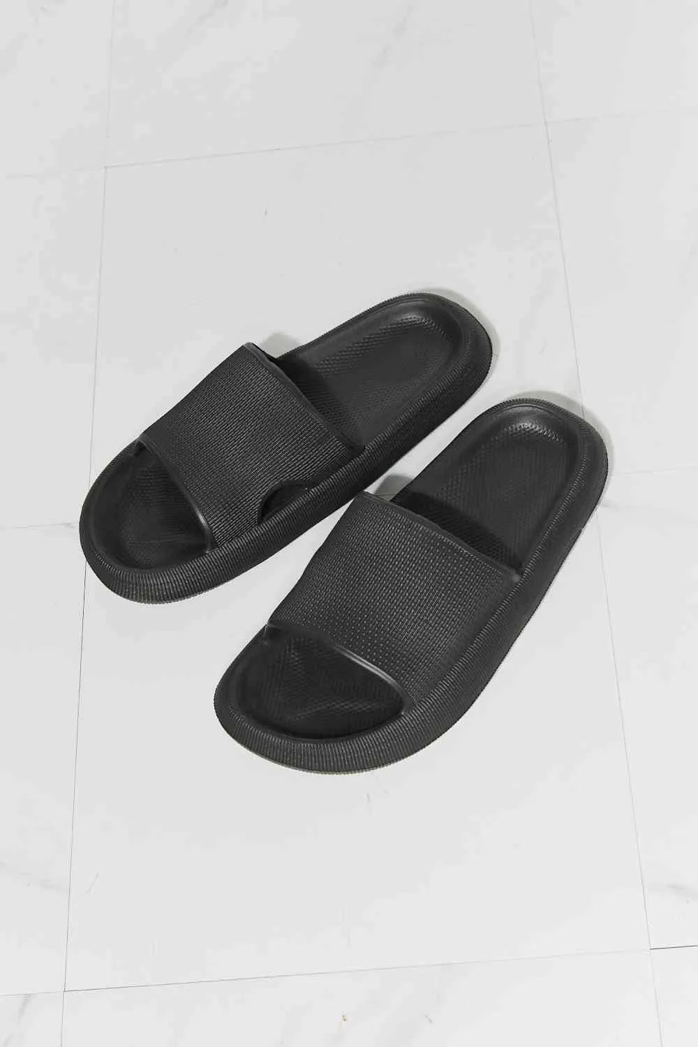 MMShoes Arms Around Me Open Toe Slide in Black