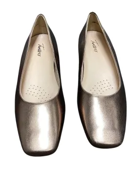 Shoes Flats By Clothes Mentor In Bronze, Size: 10