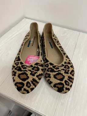 Shoes Flats By Skechers In Animal Print, Size: 9.5