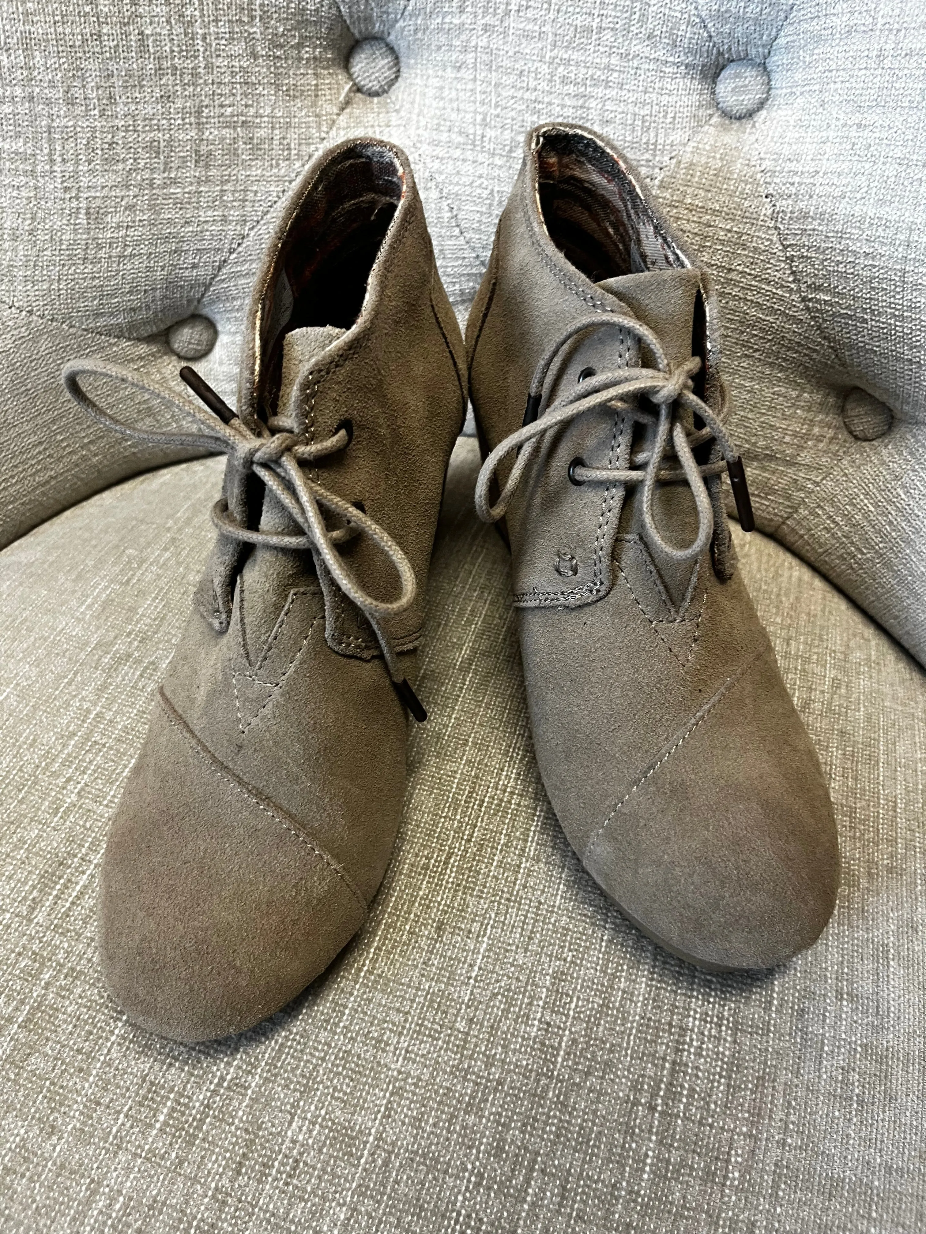 Tom's Suede Wedge Lace-Ups (Size 7 1/2)